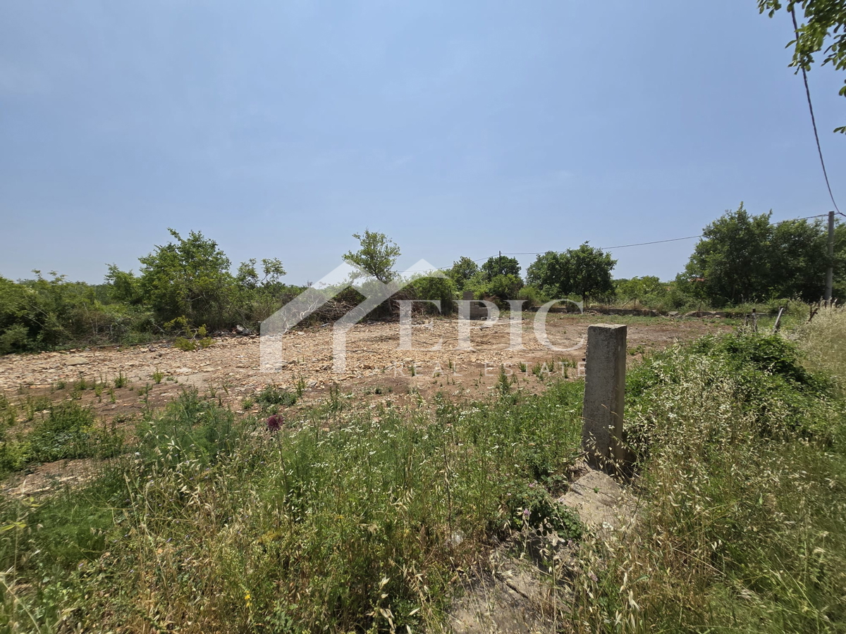 GRADBENI PARCELA V BLIŽINI ZADRA