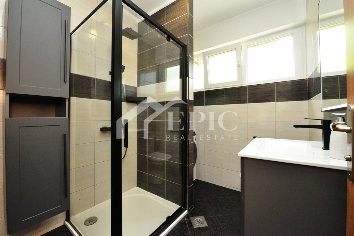 Prostorno dvonadstropno stanovanje na Kolovarah