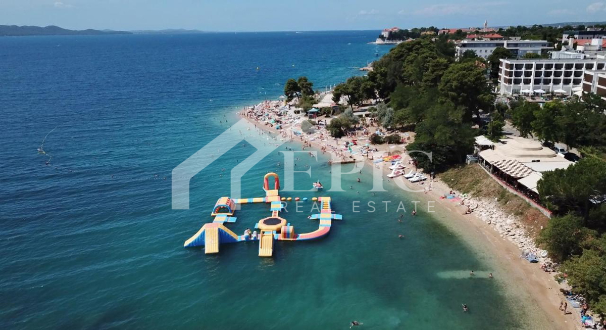 Prostorno dvonadstropno stanovanje na Kolovarah