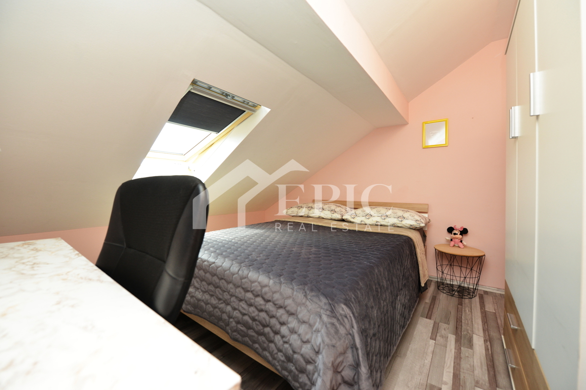 Prostorno dvonadstropno stanovanje na Kolovarah