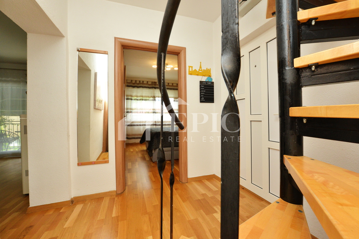 Prostorno dvonadstropno stanovanje na Kolovarah