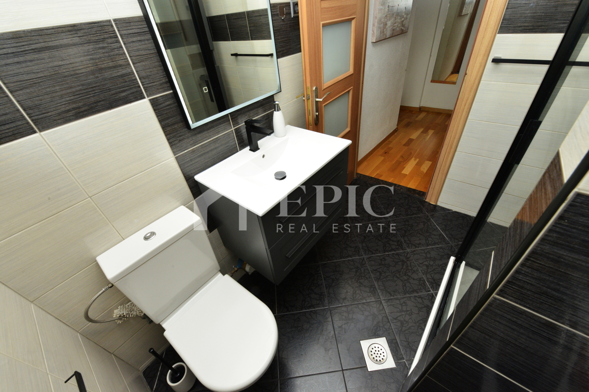 Prostorno dvonadstropno stanovanje na Kolovarah