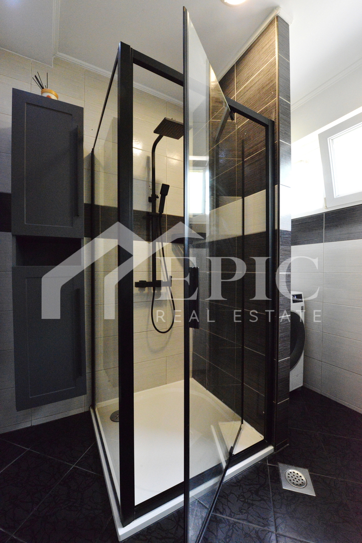 Prostorno dvonadstropno stanovanje na Kolovarah