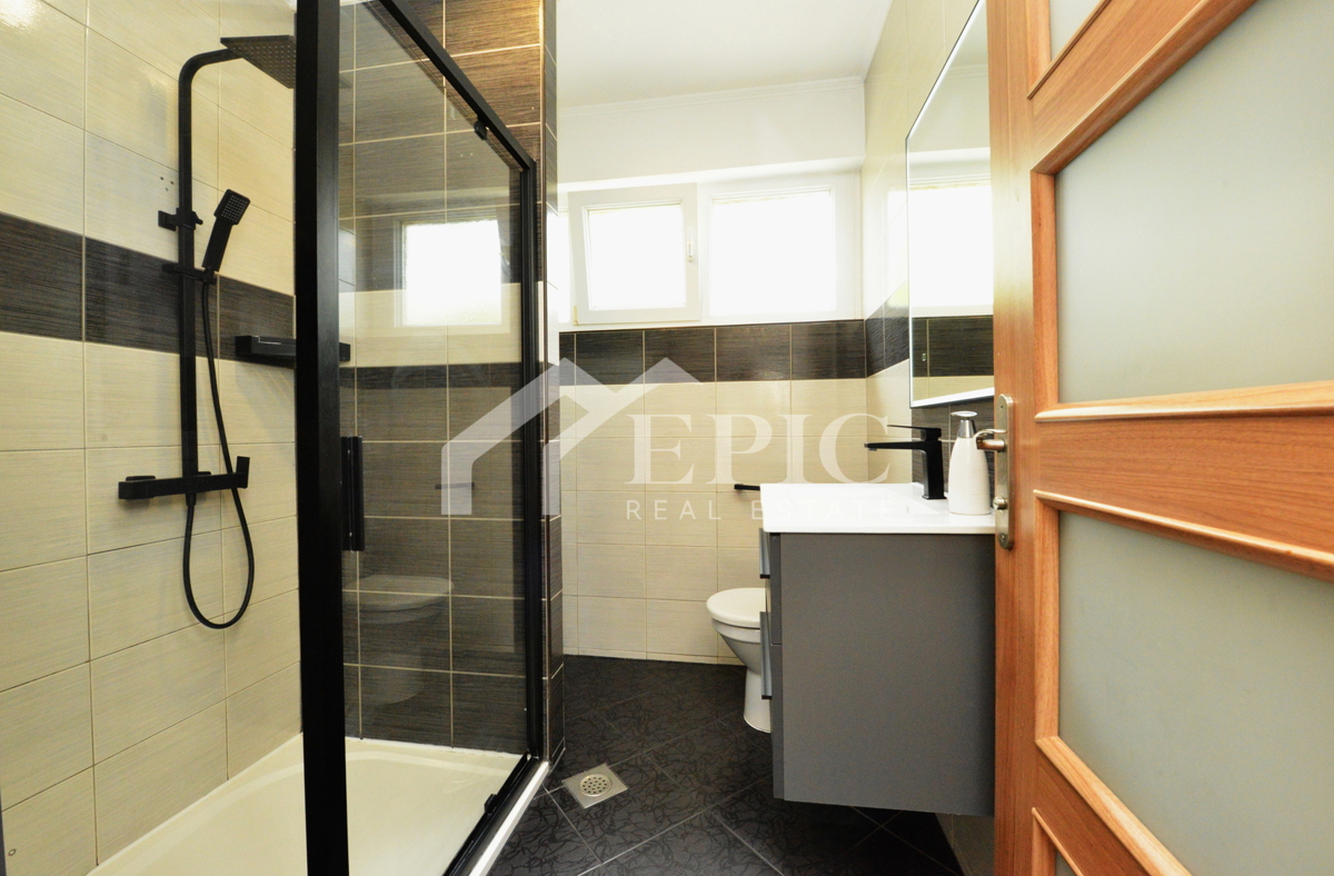 Prostorno dvonadstropno stanovanje na Kolovarah