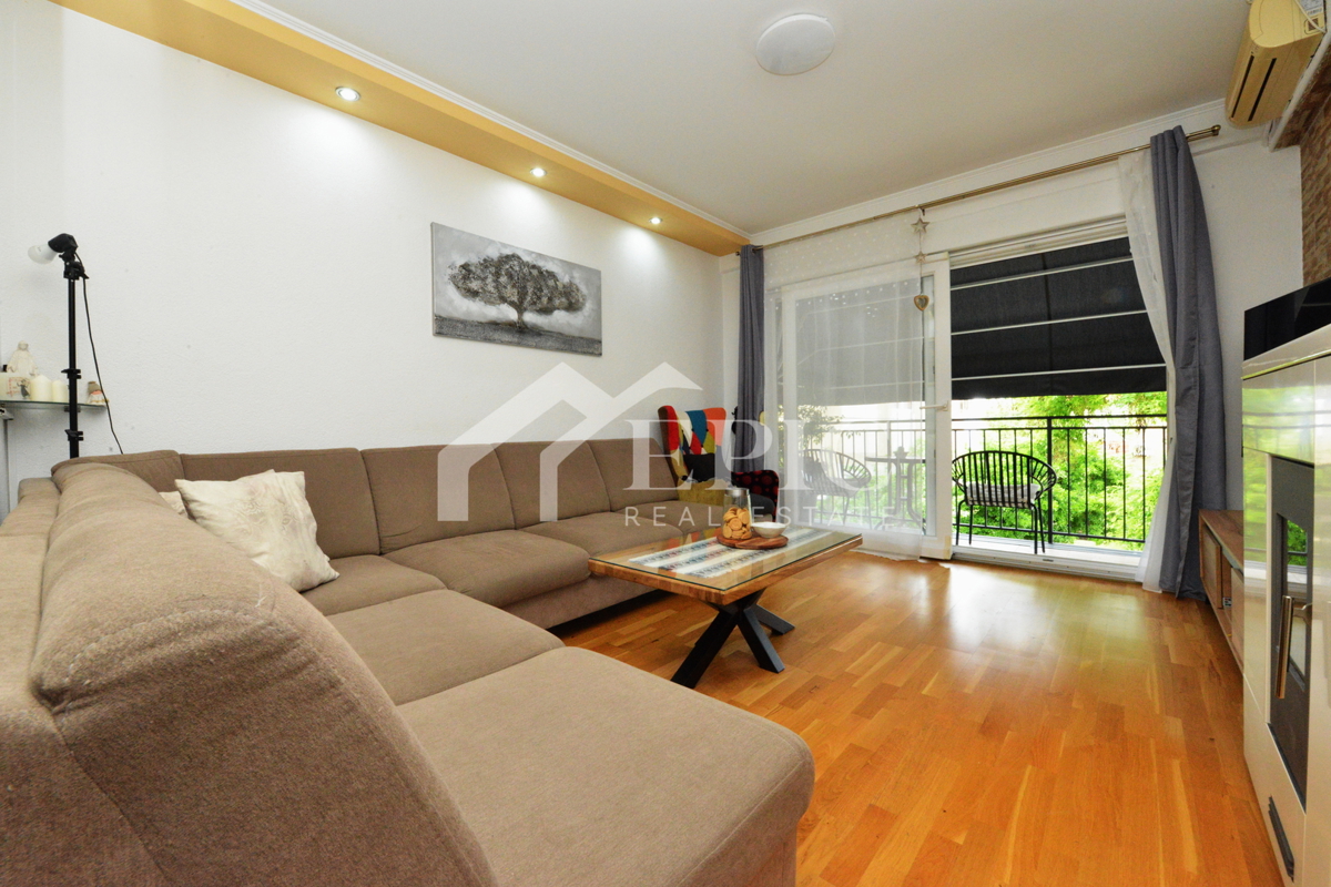 Prostorno dvonadstropno stanovanje na Kolovarah