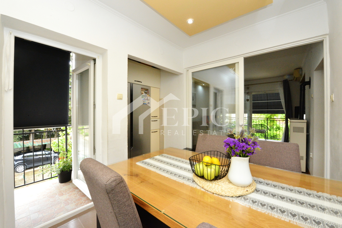 Prostorno dvonadstropno stanovanje na Kolovarah