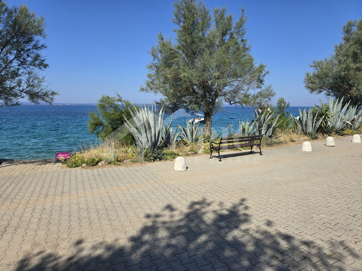 PRILOŽNOST!! ČUDOVITO, OPREMLJENO STANOVANJE, 70 METROV OD PLAŽE