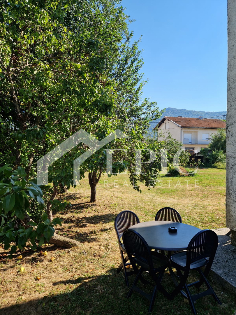 Samostojna hiša v Gračacu