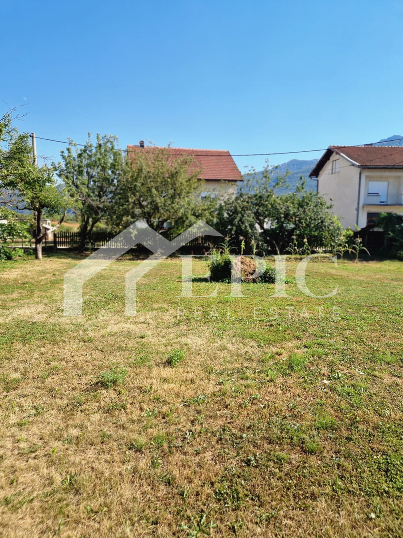 Samostojna hiša v Gračacu