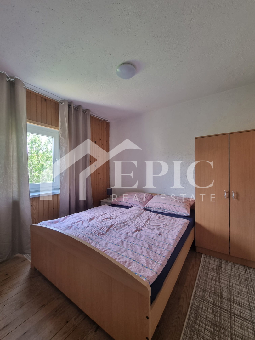 Samostojna hiša v Gračacu