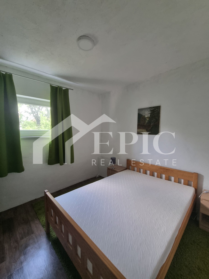 Samostojna hiša v Gračacu