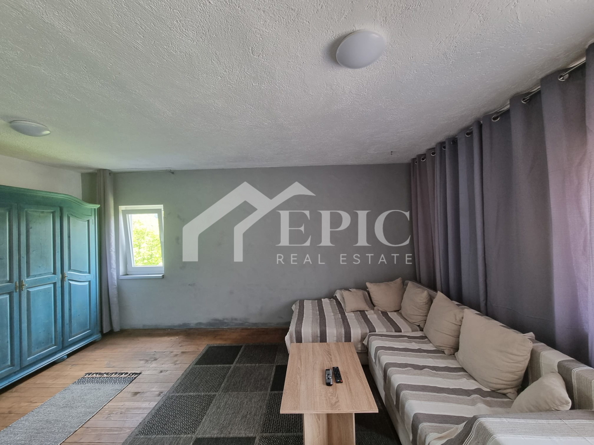 Samostojna hiša v Gračacu