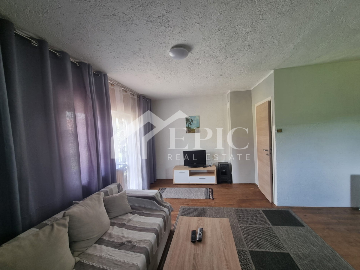 Samostojna hiša v Gračacu