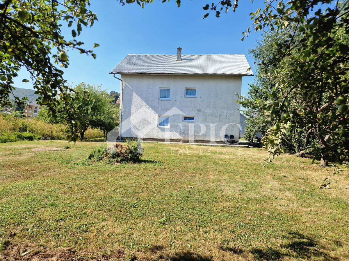 Samostojna hiša v Gračacu