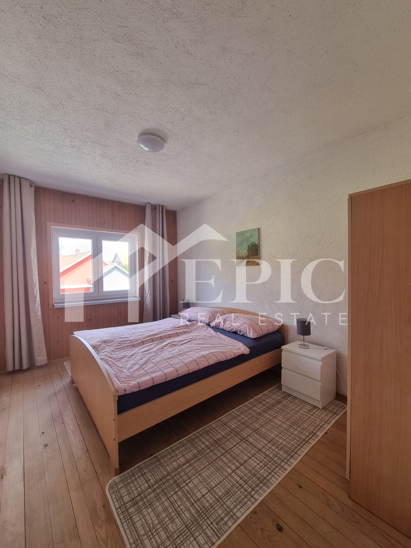 Samostojna hiša v Gračacu