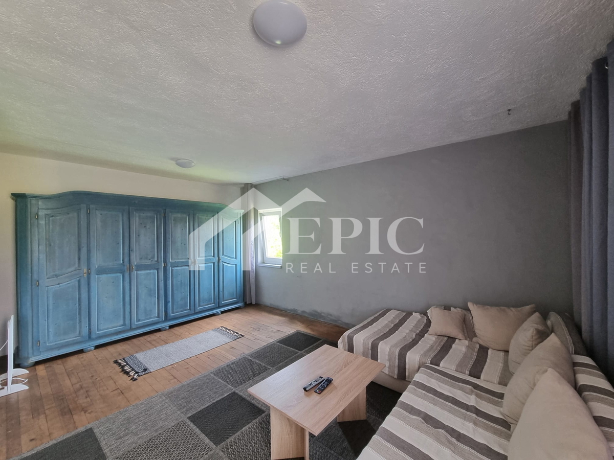 Samostojna hiša v Gračacu