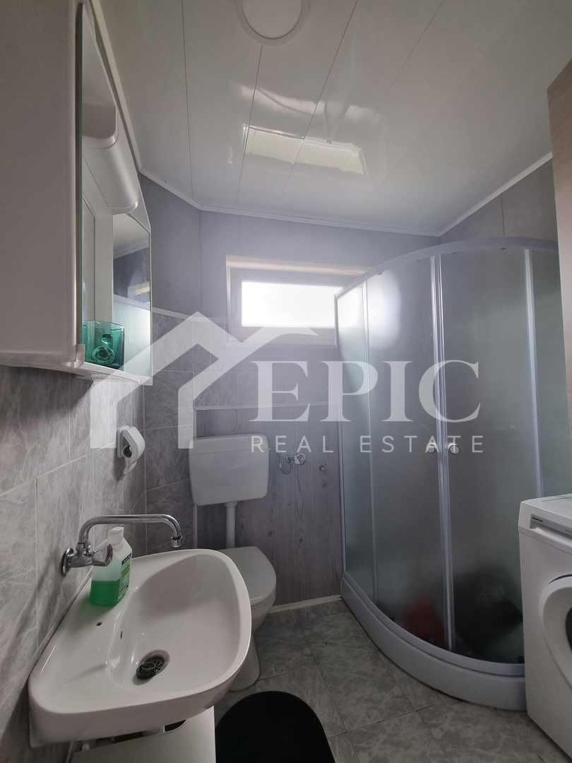 Samostojna hiša v Gračacu