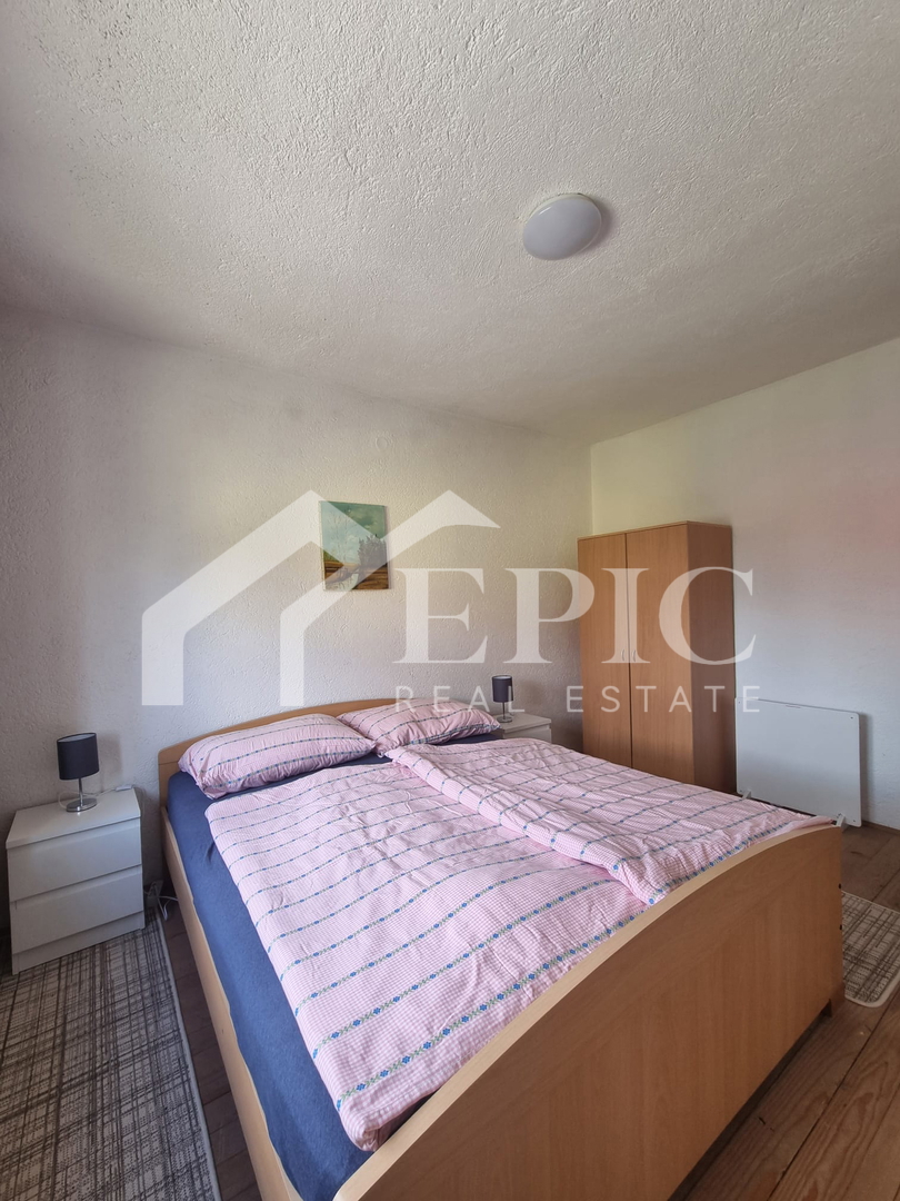 Samostojna hiša v Gračacu