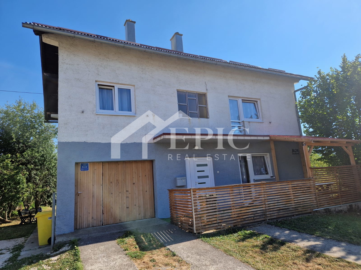 Samostojna hiša v Gračacu