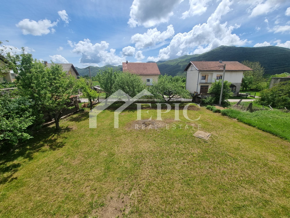 Samostojna hiša v Gračacu