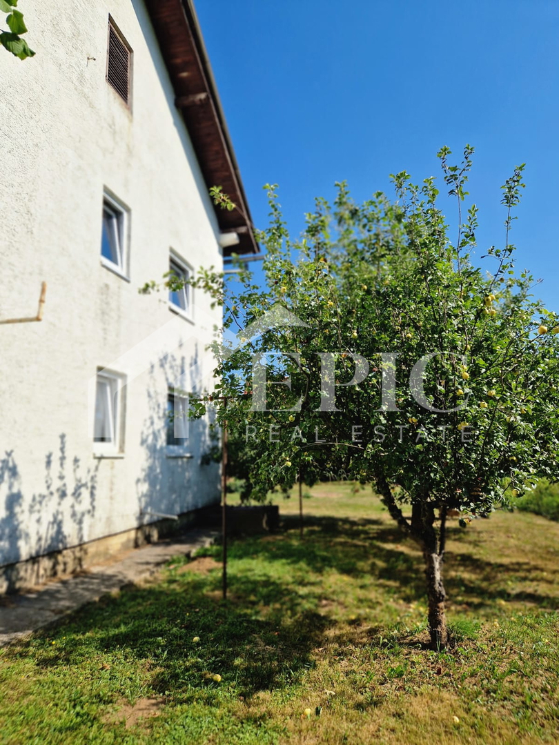 Samostojna hiša v Gračacu