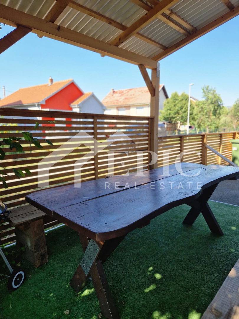 Samostojna hiša v Gračacu