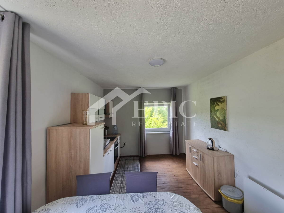 Samostojna hiša v Gračacu