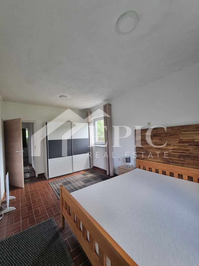 Samostojna hiša v Gračacu