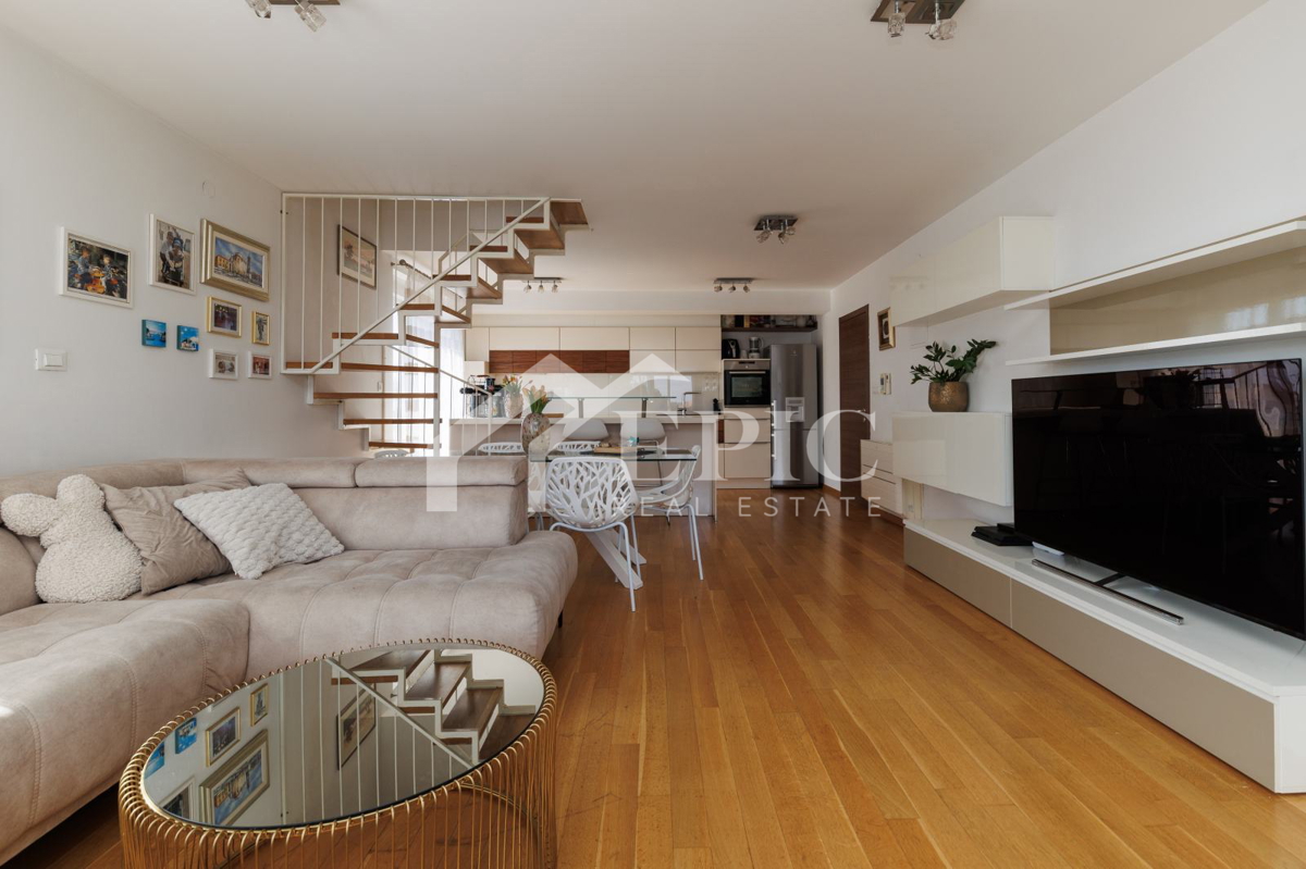 Prostorno dvonadstropno stanovanje