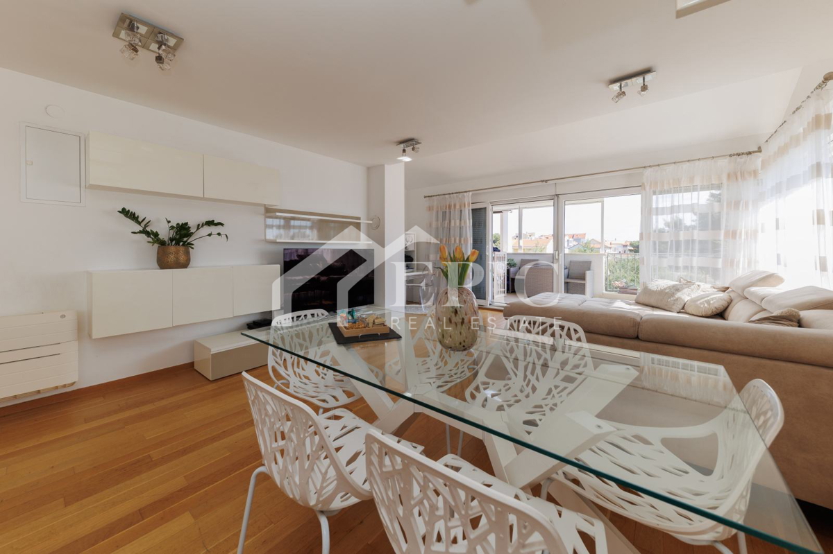 Prostorno dvonadstropno stanovanje