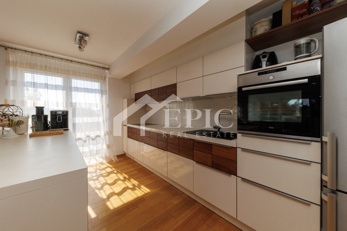 Prostorno dvonadstropno stanovanje