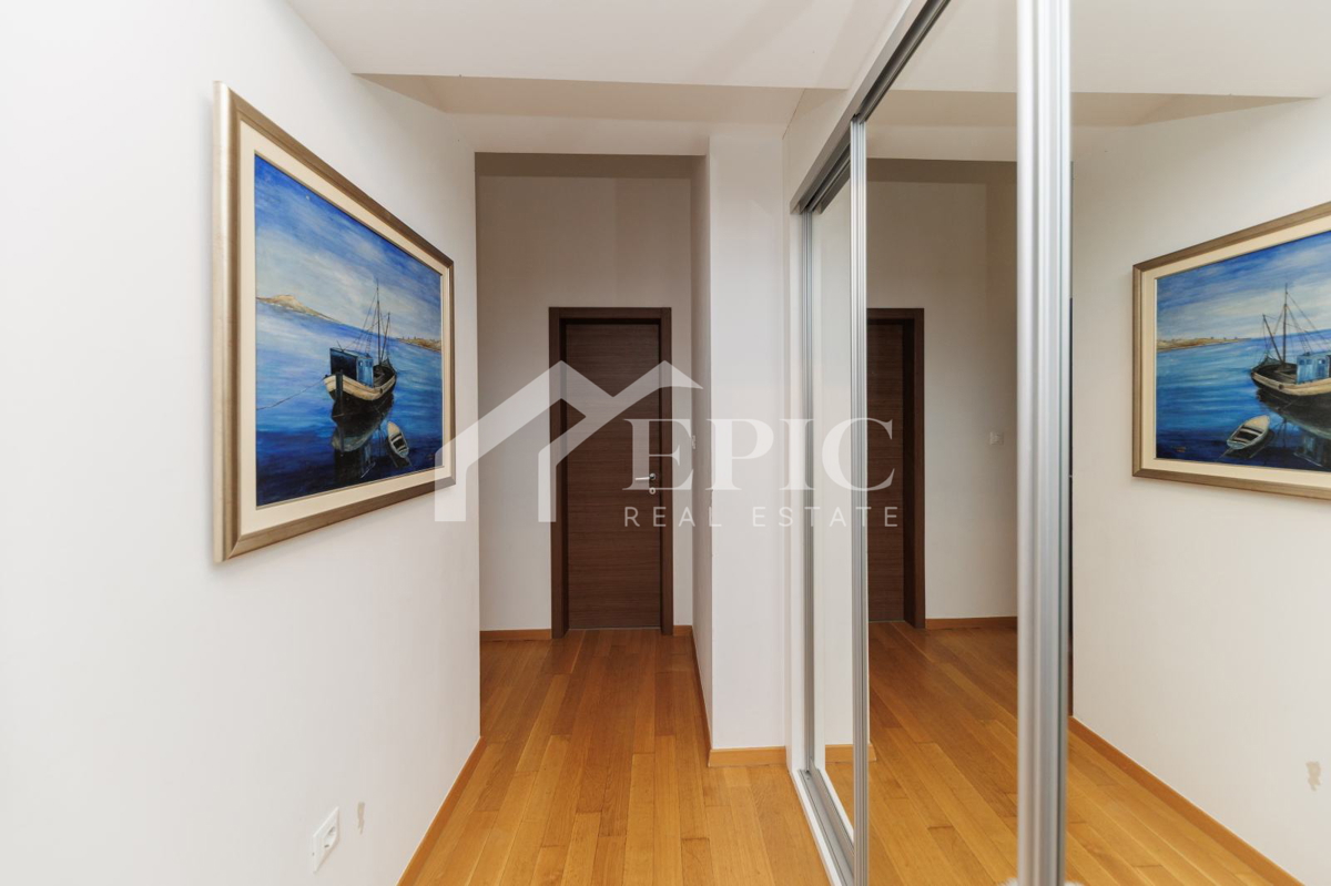 Prostorno dvonadstropno stanovanje