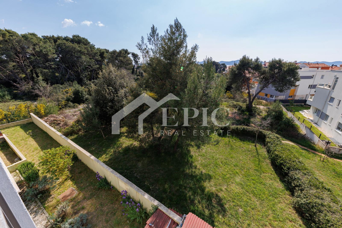 Prostorno dvonadstropno stanovanje