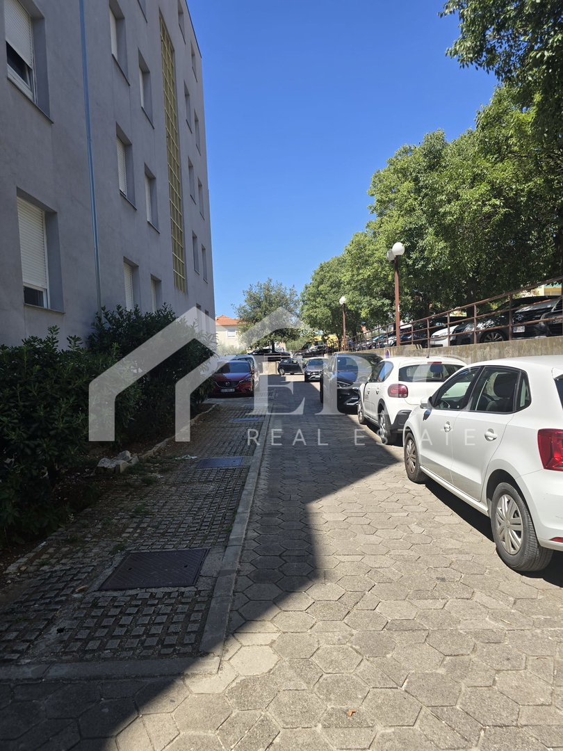 Trosobno stanovanje v 3. nadstropju - Bili Brig