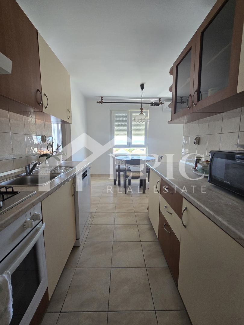 Trosobno stanovanje v 3. nadstropju - Bili Brig