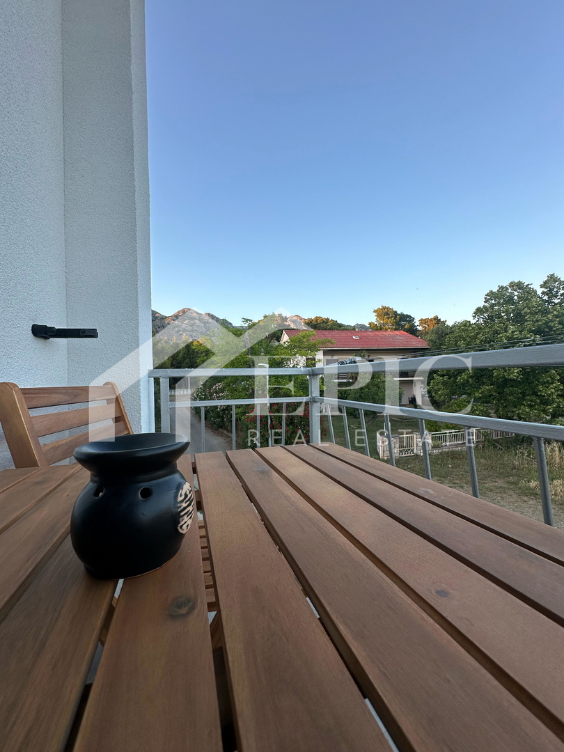 Samostojna hiša s štirimi bivalnimi enotami