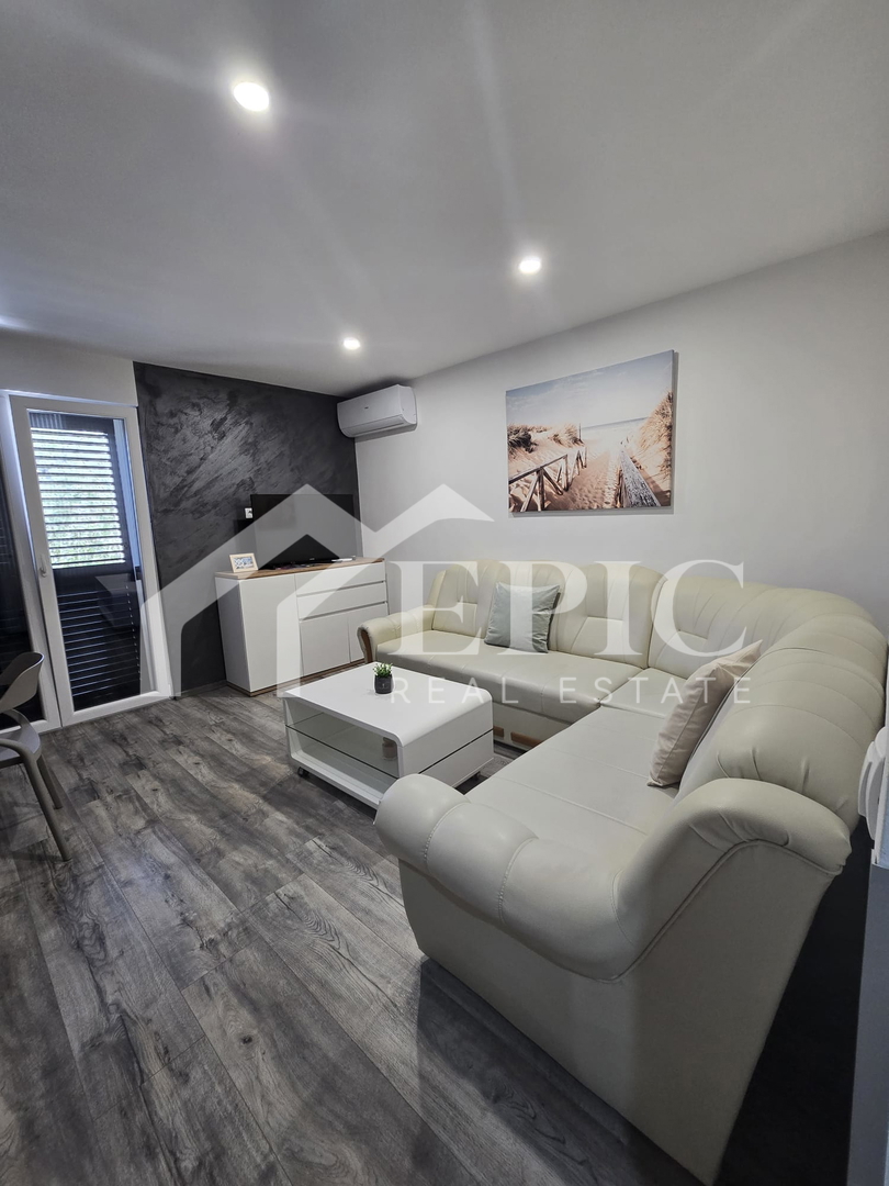 Samostojna hiša s štirimi bivalnimi enotami