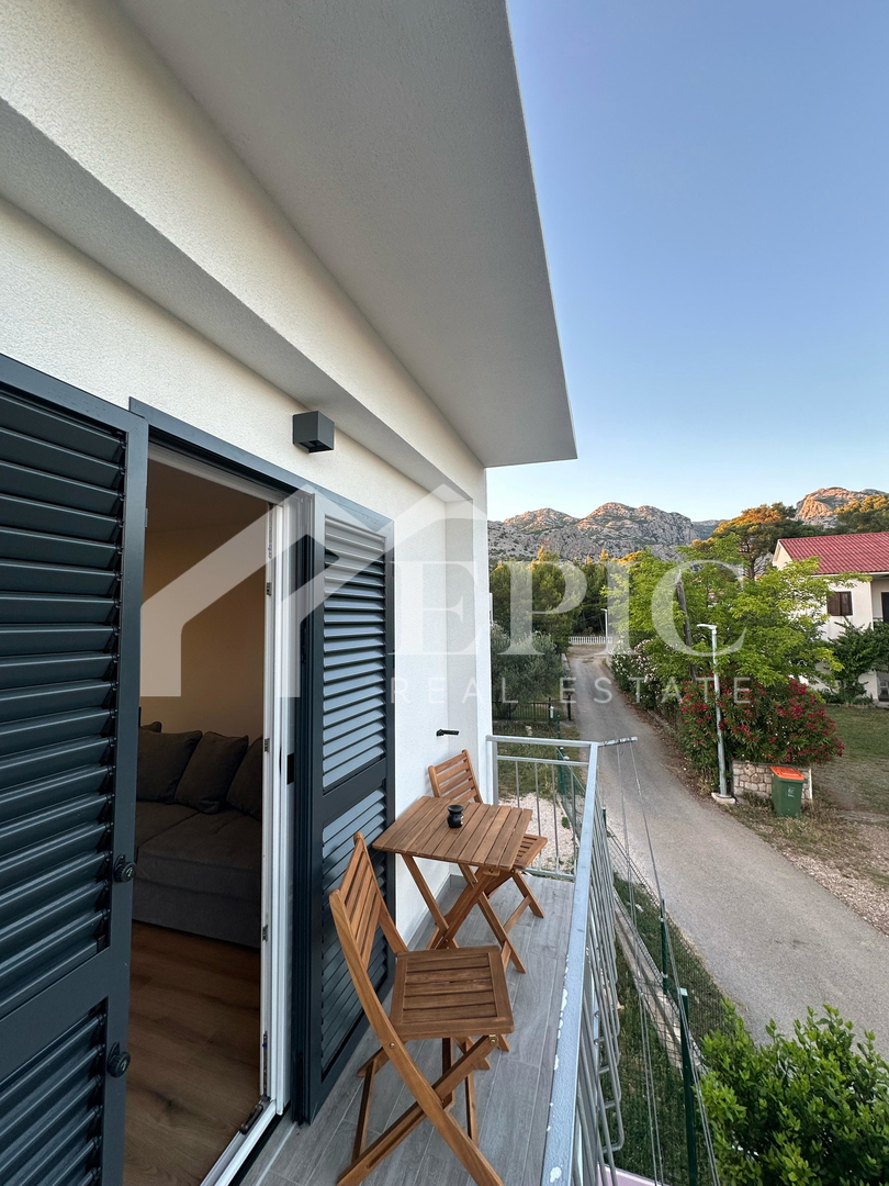 Samostojna hiša s štirimi bivalnimi enotami