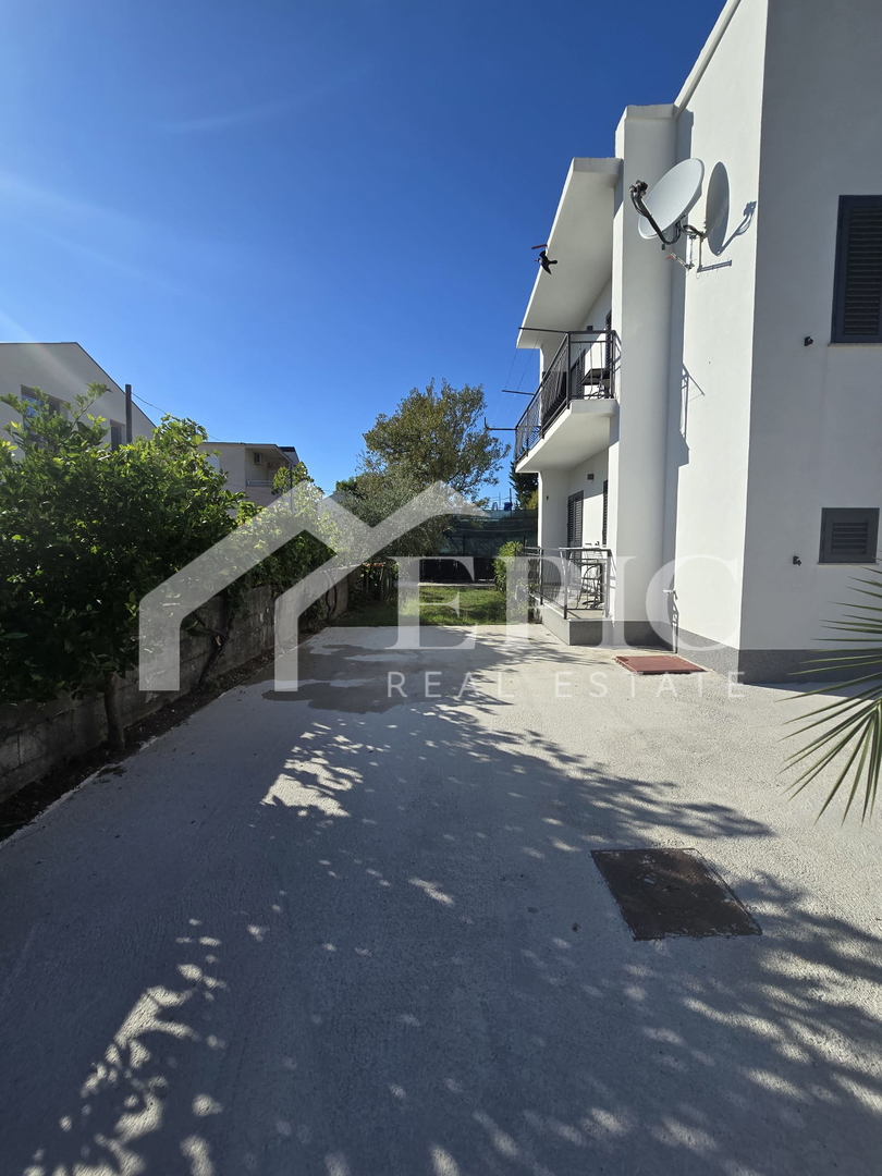 Samostojna hiša s štirimi bivalnimi enotami