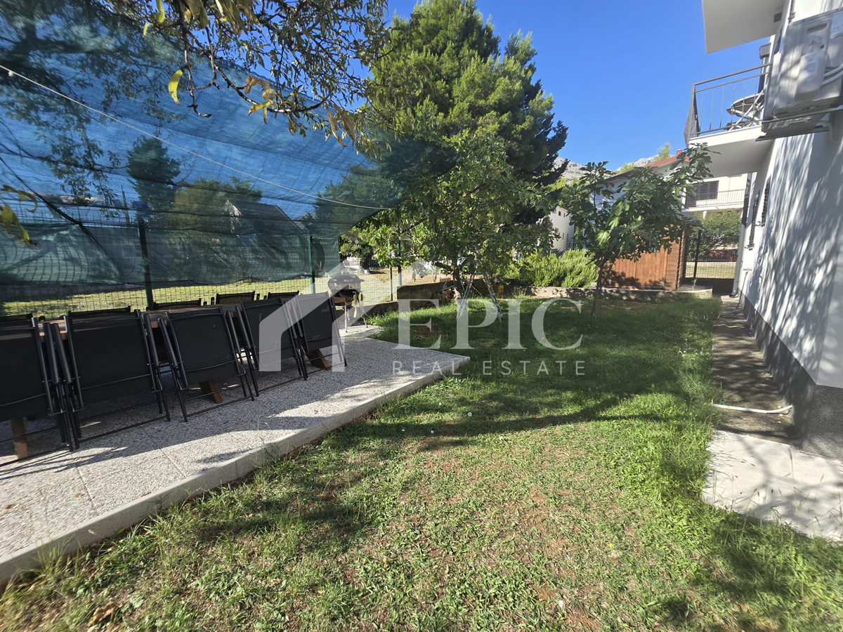 Samostojna hiša s štirimi bivalnimi enotami