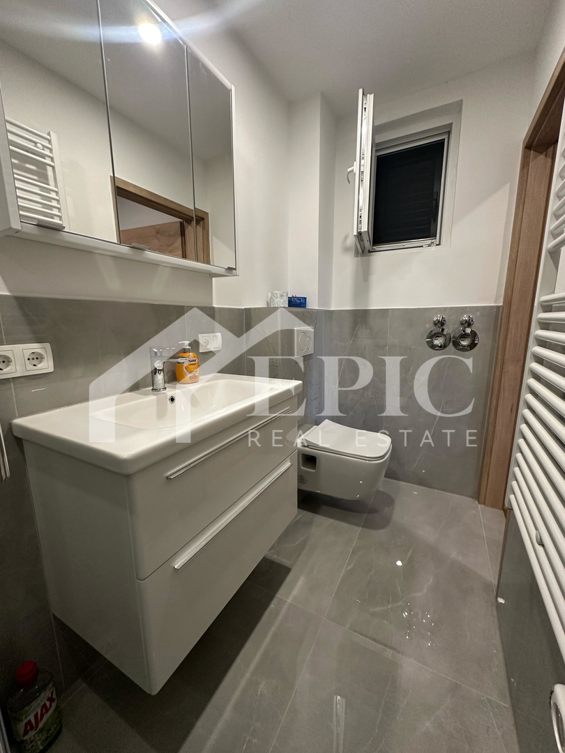 Samostojna hiša s štirimi bivalnimi enotami