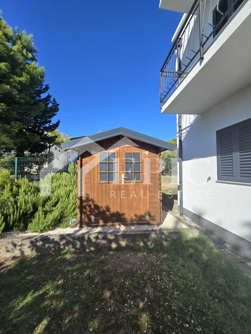 Samostojna hiša s štirimi bivalnimi enotami