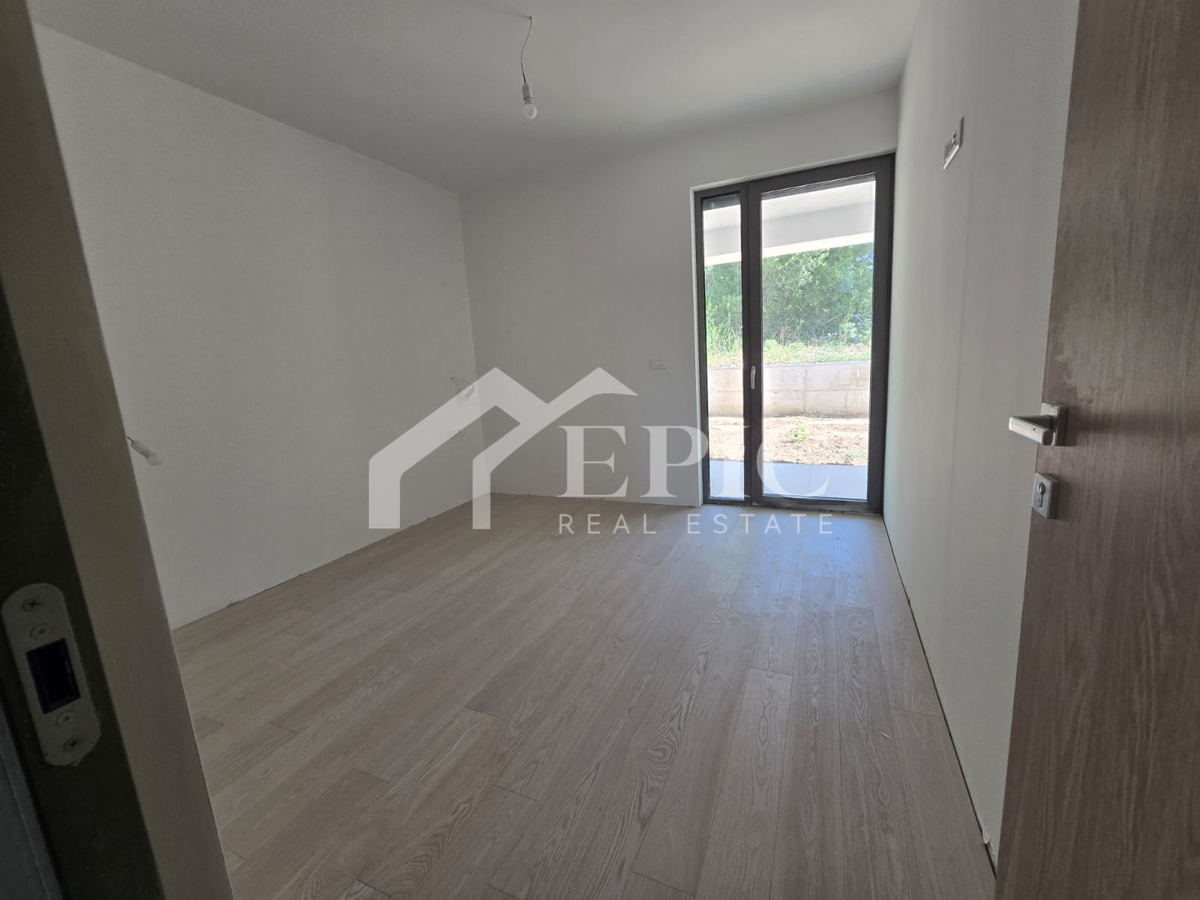 EKSKLUZIVNO STANOVANJE 500 M OD MORJA - POPOLNA PRILOŽNOST ZA ŽIVLJENJE ALI POČITNICE