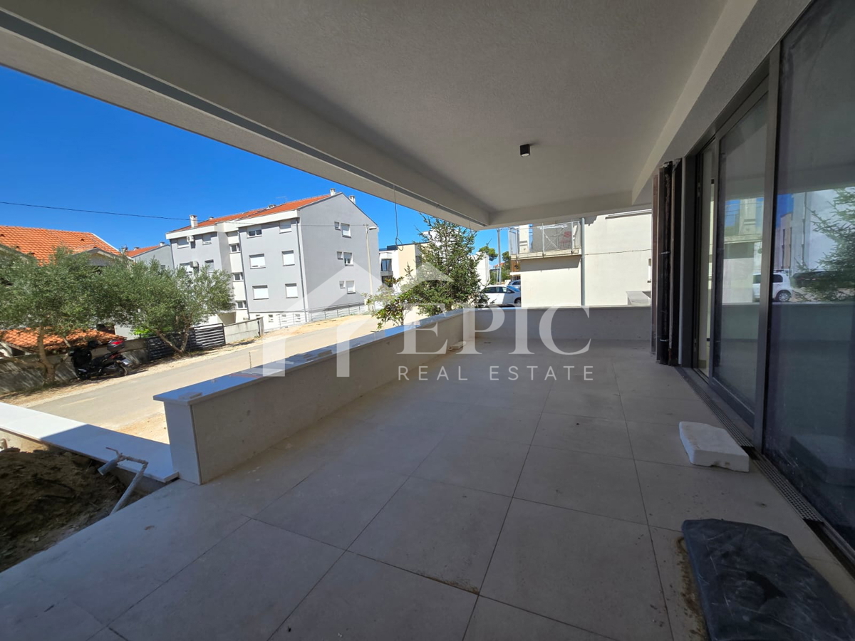 EKSKLUZIVNO STANOVANJE 500 M OD MORJA - POPOLNA PRILOŽNOST ZA ŽIVLJENJE ALI POČITNICE