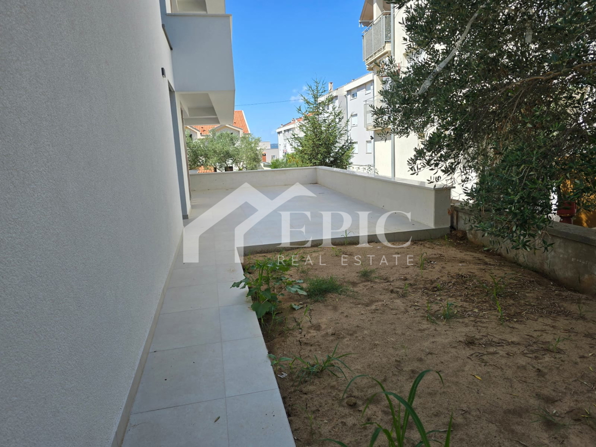 EKSKLUZIVNO STANOVANJE 500 M OD MORJA - POPOLNA PRILOŽNOST ZA ŽIVLJENJE ALI POČITNICE