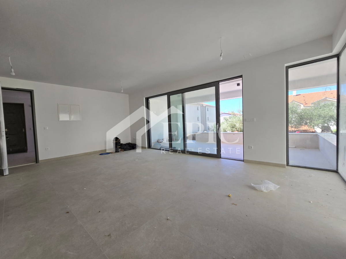 EKSKLUZIVNO STANOVANJE 500 M OD MORJA - POPOLNA PRILOŽNOST ZA ŽIVLJENJE ALI POČITNICE