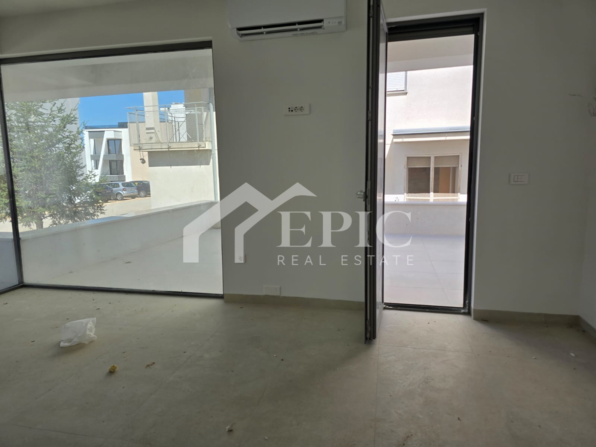 EKSKLUZIVNO STANOVANJE 500 M OD MORJA - POPOLNA PRILOŽNOST ZA ŽIVLJENJE ALI POČITNICE