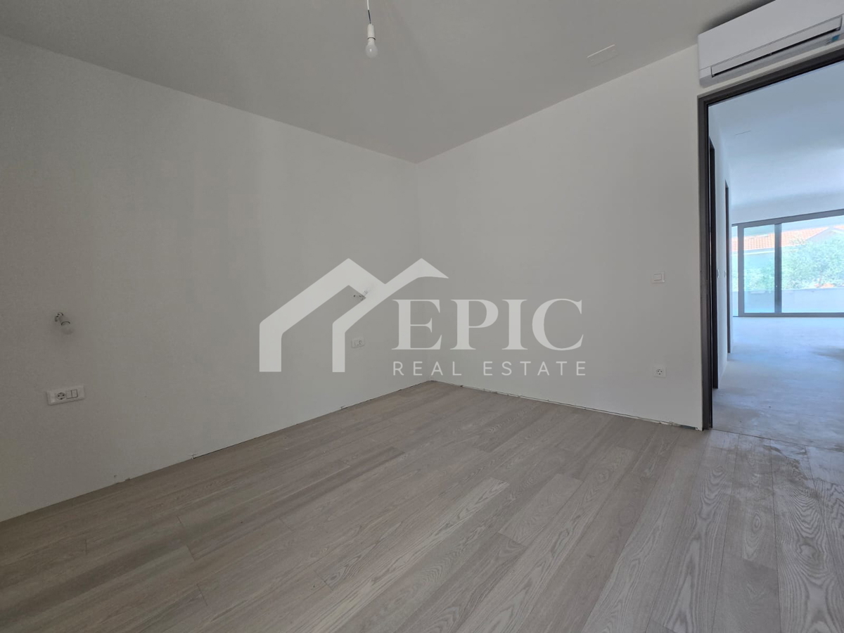 EKSKLUZIVNO STANOVANJE 500 M OD MORJA - POPOLNA PRILOŽNOST ZA ŽIVLJENJE ALI POČITNICE