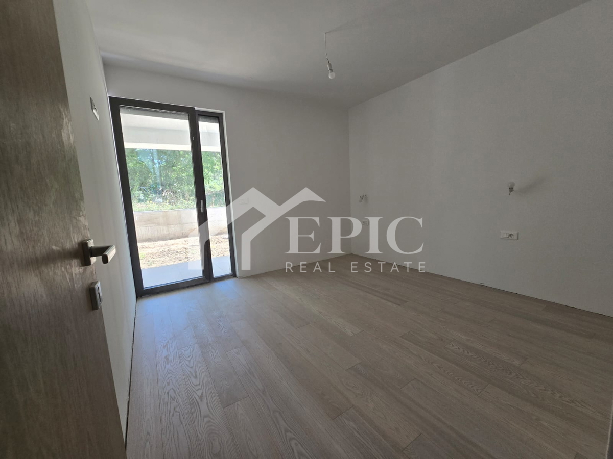 EKSKLUZIVNO STANOVANJE 500 M OD MORJA - POPOLNA PRILOŽNOST ZA ŽIVLJENJE ALI POČITNICE