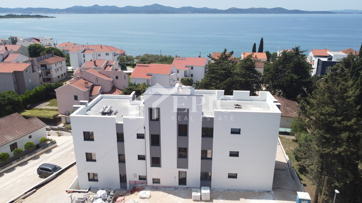 TROPROSTORSKO STANOVANJE 130 METROV OD PLAŽE